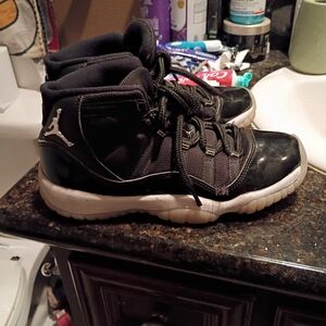 Jubilee Jordans 11 Black Version   Size 6 Men's Women's 7 And A Half